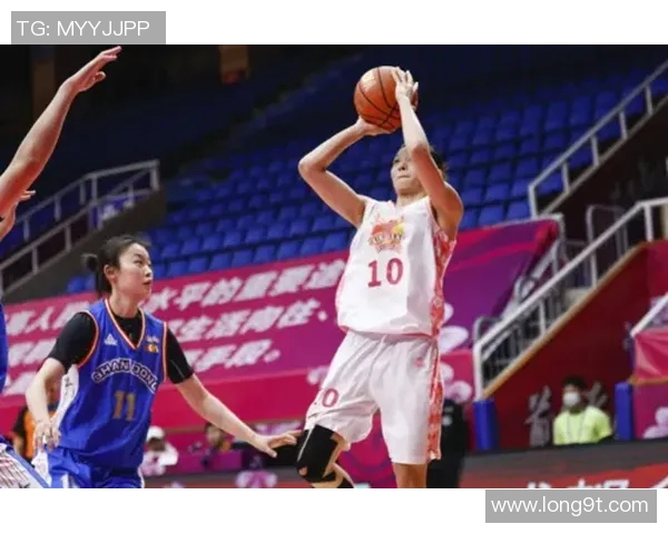 南京羽毛球队在世界锦标赛积分榜上以54分稳居第一名展现强劲实力 南京羽毛球队在世界锦标赛积分榜上以54分稳居第一名展现强劲实力