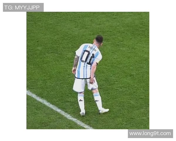 天赋异禀的足球明星如何在绿茵场上创造传奇与辉煌